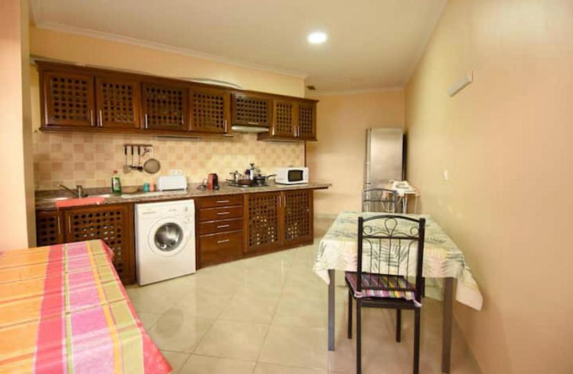 Appartement Elegant Et Climatise Au Centre Avec Terrasse - Proche Plage Et Attractions ! Tanger Exterior foto