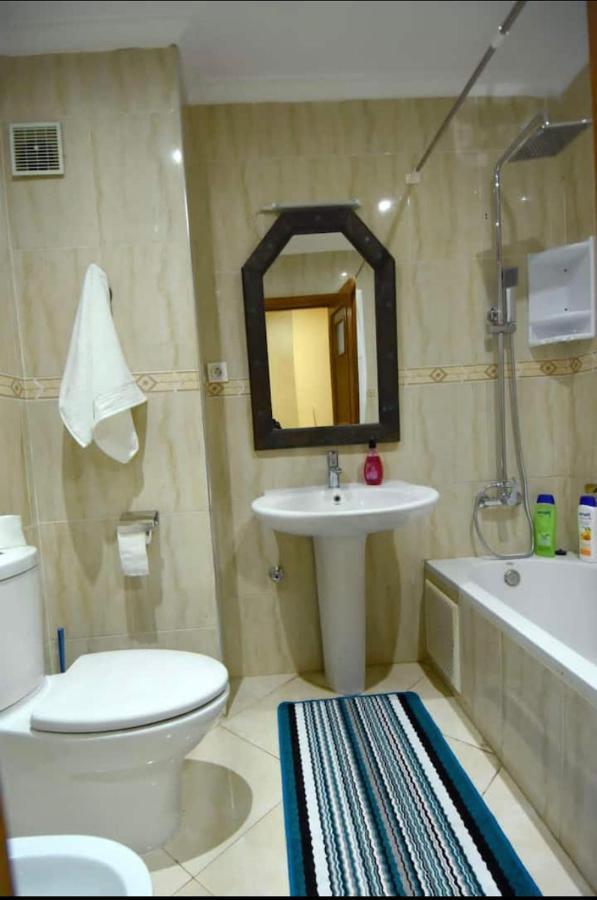 Appartement Elegant Et Climatise Au Centre Avec Terrasse - Proche Plage Et Attractions ! Tanger Exterior foto
